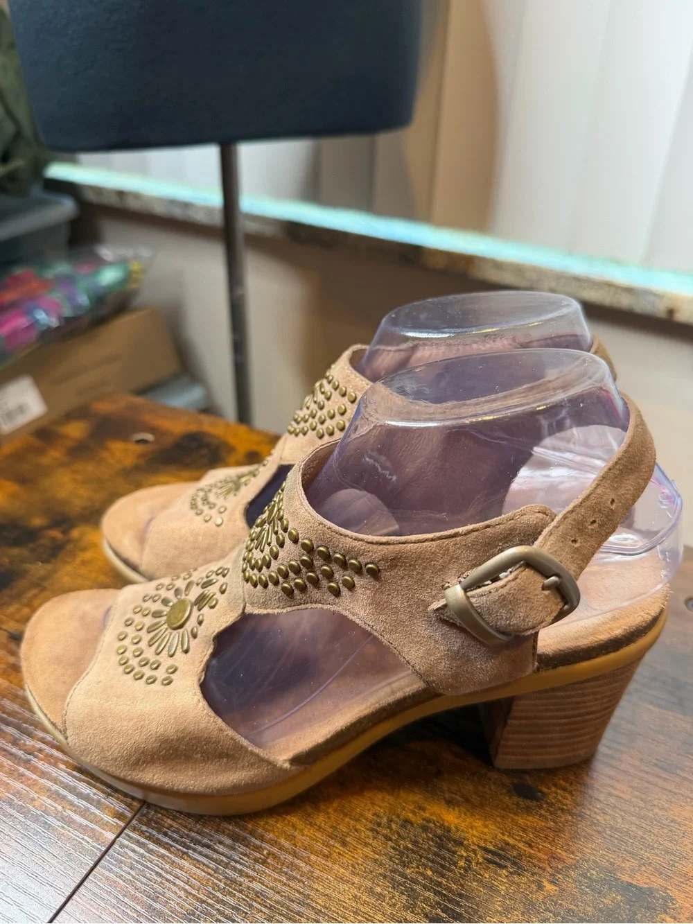 Dansko Deandra Women’s Tan Suede Studded Open-Toe Block Heel Sandals SZ38/ 7.5-8